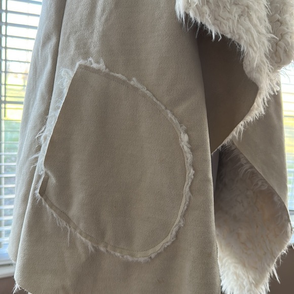 Alter’d State Fur Vest - Picture 3 of 6